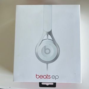 USED White Beats EP with cord